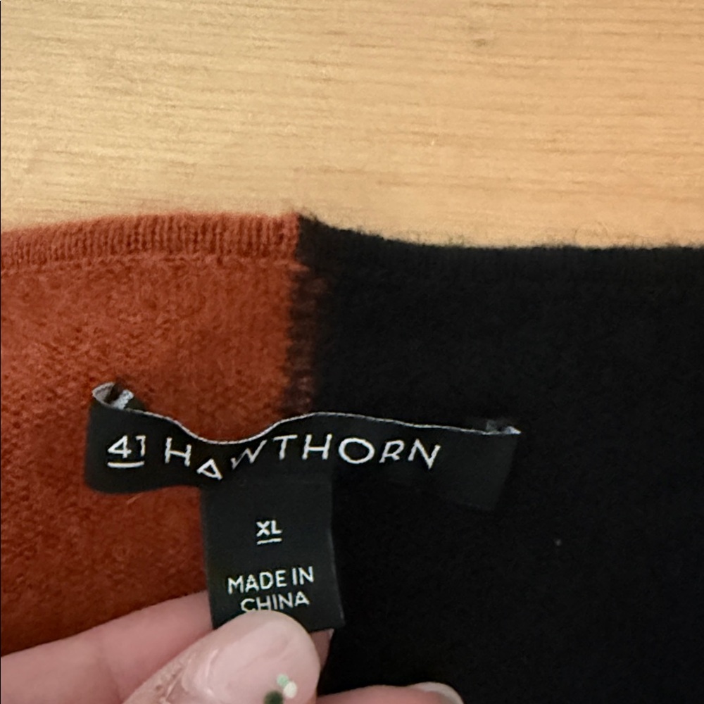 100% Cashmere women’s Two-Tone V-Neck Sweater - Rust & Black - Picture 2 of 2